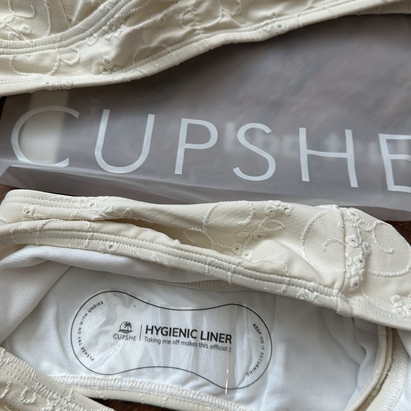 Swept Away Texture Banded Top & Mid Rise Hipster bikini set - Picture 7 of 8